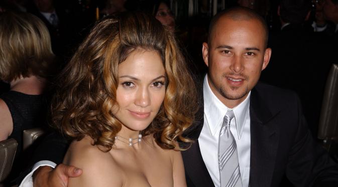 Jennifer Lopez dan Cris Judd (via usmagazine.com)
