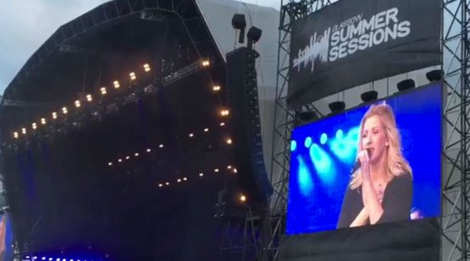 Ellie Goulding saat tampil dalam acara Sunday’s Summer Sessions di Glasgow, Skotlandia, baru-baru ini [foto:Mirror.co.uk]