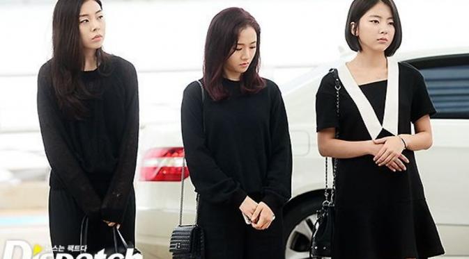 Ashley, Sojung dan Zuny juga turut hadir dalam peringatan satu tahun kematian EunB