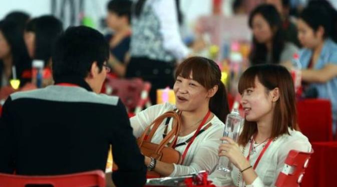 Guangdong, Kota di Cina yang Memberikan Kesempatan Lelaki Memacari Banyak Perempuan | Via: independent.co.uk