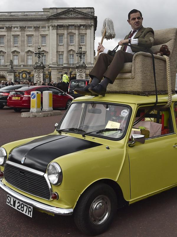 Ilustrasi Mr. Bean dan mobilnya (REUTERS / Toby Melville)