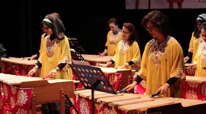 Dengan membanjirnya budaya asing saat ini, khususnya di Ibukota DKI Jakarta, alat musik kolintang mulai sepi peminat. 