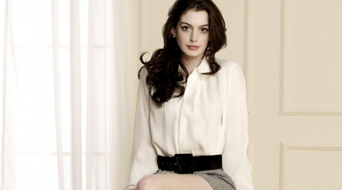 Anne Hathaway mengaku senang mendapatkan kesempatan bisa beradu akting dengan artis senior.
