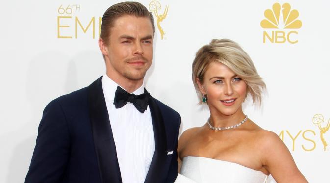 Julianne dan Derek Hough (via sheknows.com)