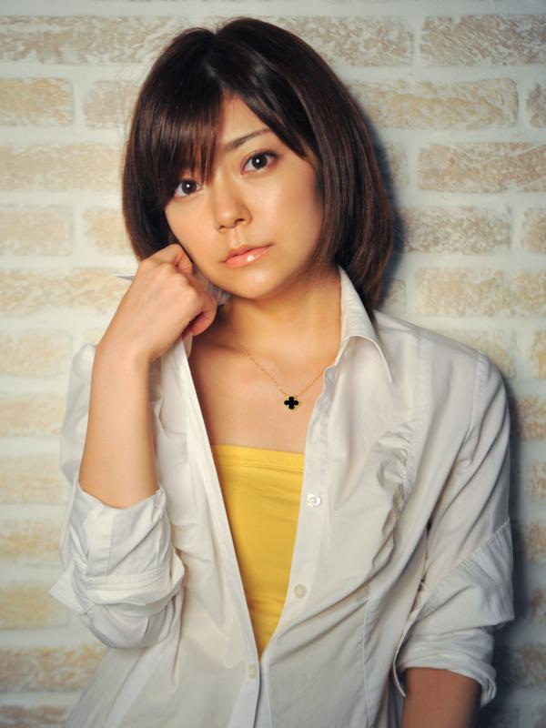 Pengisi suara asli Killua dari anime Hunter x Hunter, Mariya Ise. (pixcooler.com)