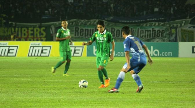 Gelandang serang Persebaya United, Evan Dimas akan menjadi andalan Bajul Ijo saat menghadapi Persiba Balikpapan. (Bola.com/Zaidan Nazarul)