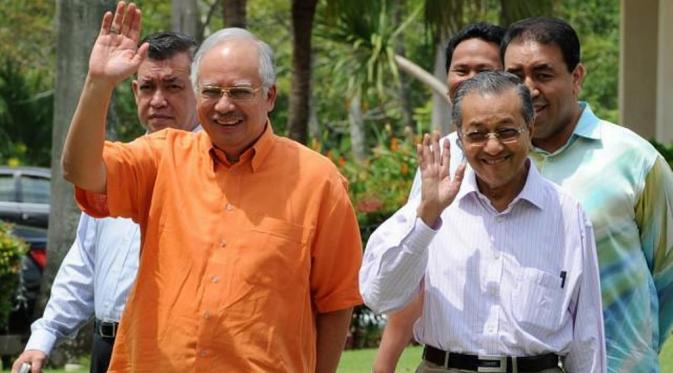 Mahathir Mohamad dan Najib Razak (AFP)