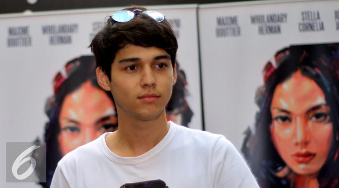 Maxime Bouttier menghadiri primer dan nonton bareng artis film 