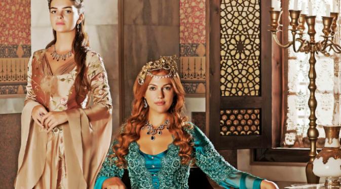 Kecantikan wanita Turki memang tak disanksikan lagi. Seperti bintang serial Abad Kejayaan ini. Buat sendiri ramuan alami perawatan kecantikan cewek Turki. 