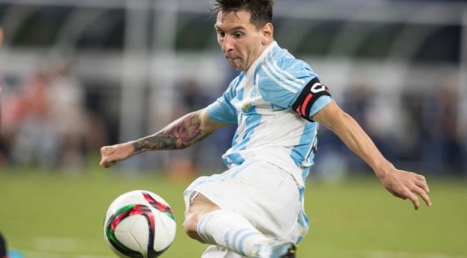 Lionel Messi menjadi pahlawan usai membawa Argentina lolos dari kekalahan memalukan dari Meksiko (Reuters / Tim Heitman)