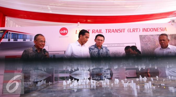 Presiden Jokowi dan sejumlah pejabat terkait mengunjungi proyek pembangunan Light Rail Transit (LRT), Jakarta, Rabu (9/9/2015). (Liputan6.com/Faizal Fanani)