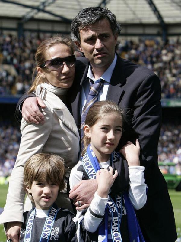 Keluarga Jose Mourinho (via mirror.co.uk)