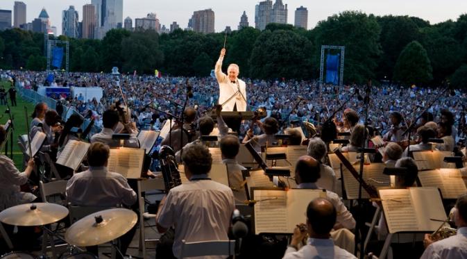 New York Philharmonic di Central Park, New York. (via amoeba.com)