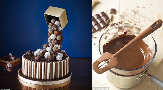 Hiasan kue 'anti-gravitasi' dan spatula cokelat dengan termometer. (foto: Lakeland)