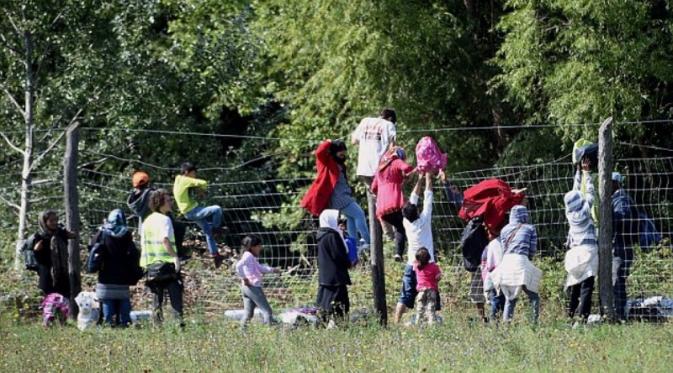 Foto Miris Pengungsi Suriah di Hungaria yang Bikin Kamu Mensyukuri Hidupmu | Via: dailymail.co.uk