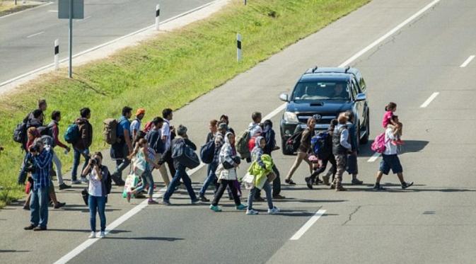 Foto Miris Pengungsi Suriah di Hungaria yang Bikin Kamu Mensyukuri Hidupmu | Via: dailymail.co.uk