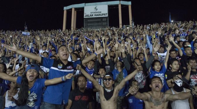 Ribuan pendukung Persib, Viking merayakan kemenangan Persib atas Martapura F.C pada laga Piala Presiden di Stadion Si Jalak Harupat, Bandung, Kamis (10/9/2015). (Bola.com/Vitalis Yogi Trisna)