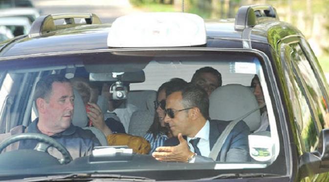 Jorge Mendes datang ke tempat latihan MU di Carrington (Mirror)