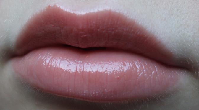 Lipstik Sheer/Satin | via : chyaz.com