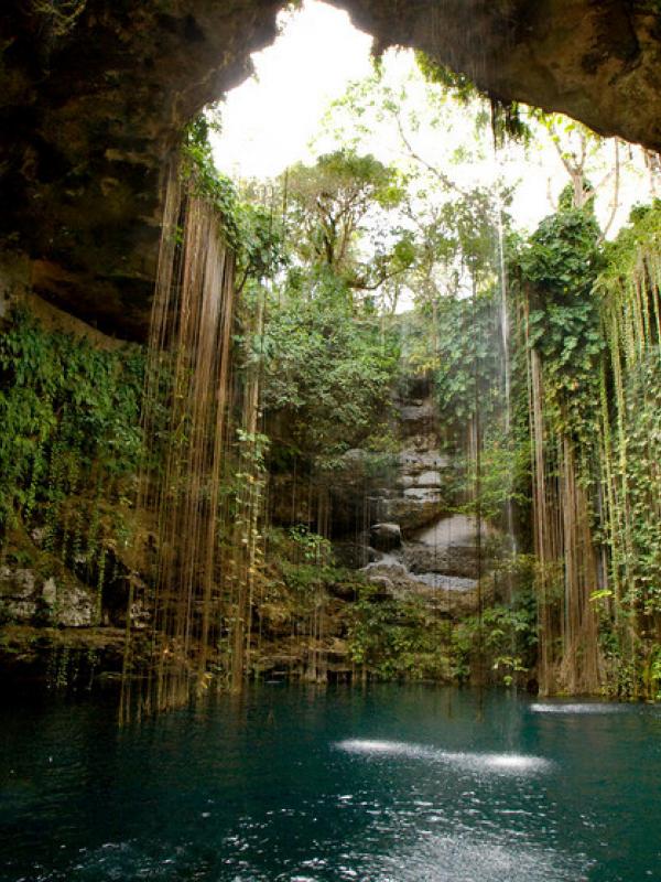 Sacred Cenote, Chichen Itza, Meksiko. | via: ecotravelmexico.com