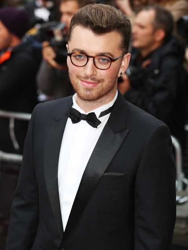 Sam Smith merasa lebih seksi lantaran tubuhnya kini tak gendut lagi. (foto: idolator)