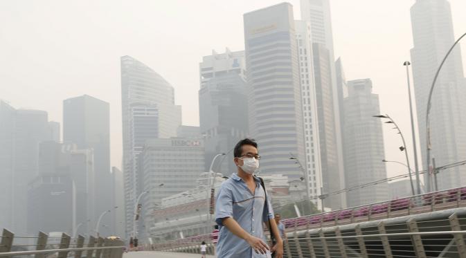 Kabut asap kebakaran dari Indonesia berhembus hingga Malaysia dan Singapura (Reuters)