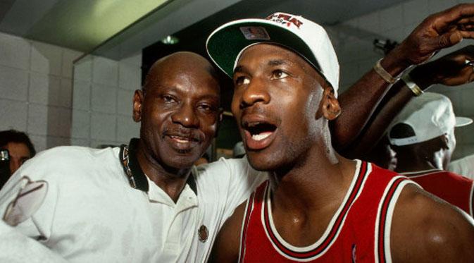 Michael Jordan dan ayahnya (via huffingtonpost.com)