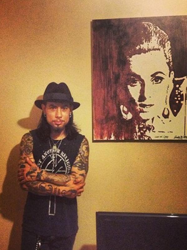 Dave Navarro (via loudwire.com)