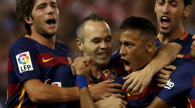 Pemain Barcelona rayakan gol Neymar (Reuters)