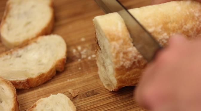 Roti khas Perancis yang paling digemari. | via: howtofeedaloon.com