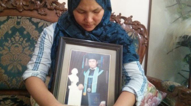 Linda Marlinda, Istri Ferry Mauludin Arifin Dulhai yang meninggal dalam tragedi Mekah mengaku ikhlas atas kepergian sang suamin. (Liputan6.com/Rahmat Hidayat)