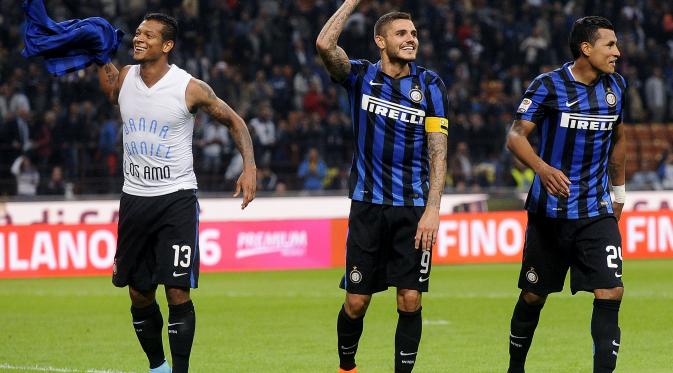 Inter Milan's Fredy Guarin (L), Mauro Icardi (C) and Jeison Murillo (R) celebrate their victory over AC Milan at the end of their Italian Serie A soccer match at the San Siro stadium in Milan, Italy, September 13, 2015. Inter Milan won 1-0. REUTERS/Giorgi