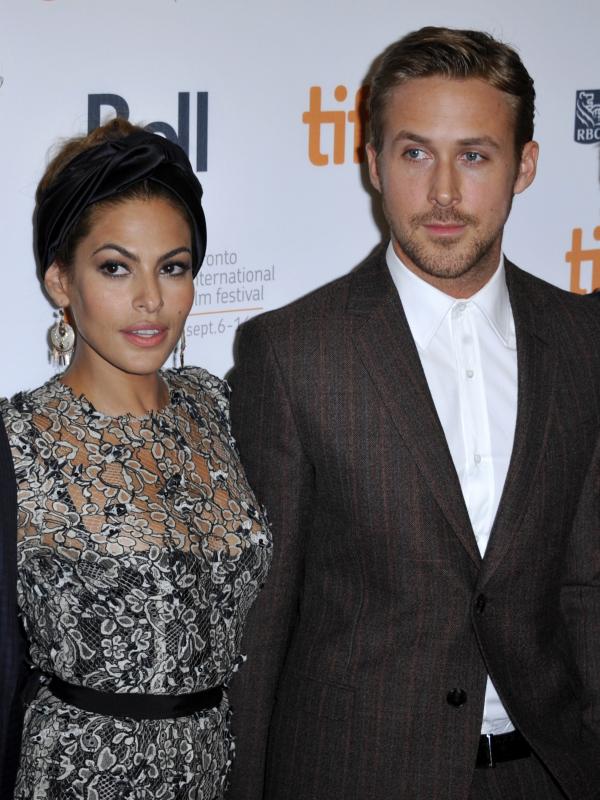 Eva Mendes, istri Ryan Gosling memiliki alasan mengapa dirinya jarang mendampingi sang suami di karpet merah. (Bintang/EPA)