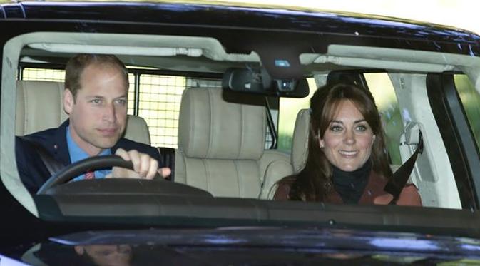 Kate Middleton bersama Pangeran William saat menunju ke gereja. (foto: mirror.co.uk)