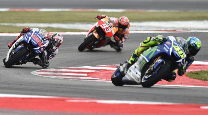 Aksi Valentino Rossi di Sirkuit Misano (AFP PHOTO / ALBERTO PIZZOLI)