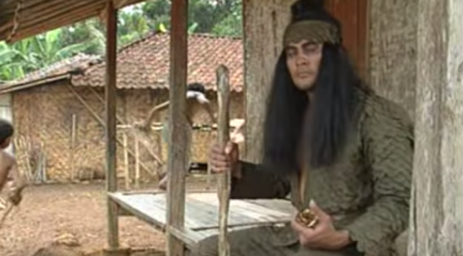 Salah satu adegan yang diperankan Hadi Leo, sebagai Si Buta dari Gua Hantu. (via Youtube)