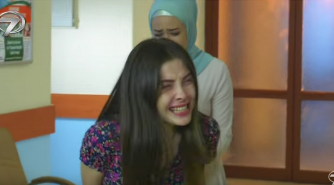 Melek yang terlihat histeris saat mendengar kabar Zeynep tertembak.