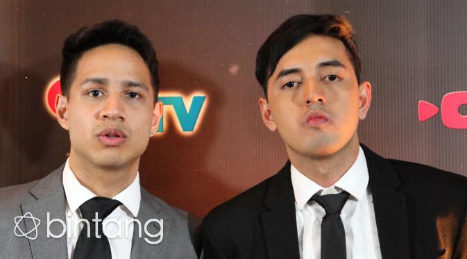 Jovial da Lopez dan Kemal Palevi menjadi sederet pria tampan yang menjadi pembaca nominasi di ajang Festival Film Bandung 2015. (Aldivano/Bintang.com)