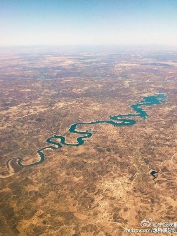 Sungai berbentuk naga di Portugal ini hebohkan warga Cina | Via: facebook.com