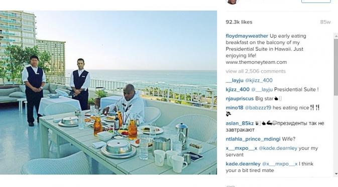 Floyd Mayweather sedang makan di salah satu hotel mewah. (Instagram)