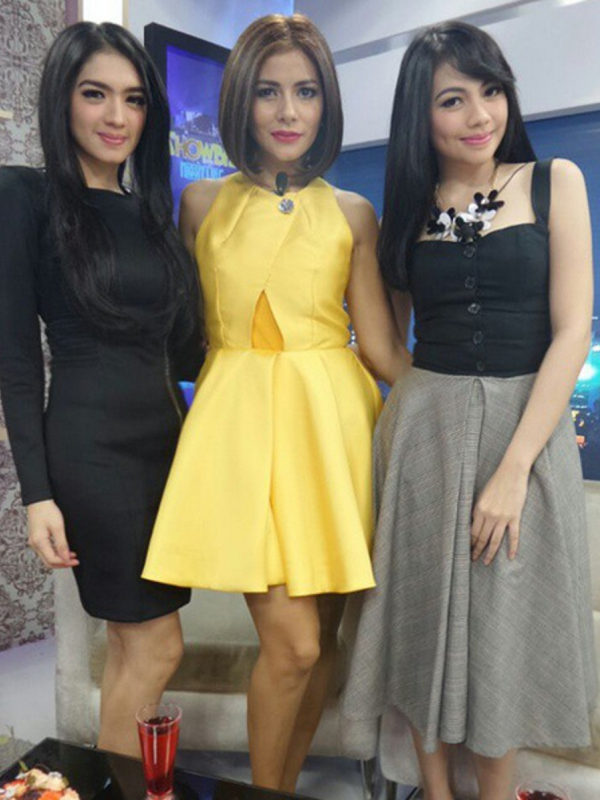 Angel Karamoy dan Kezia Karamoy saat tampil di sebuah acara talk show di televisi bersama Meisya Siregar. (Instagram @realangelkaramoy)