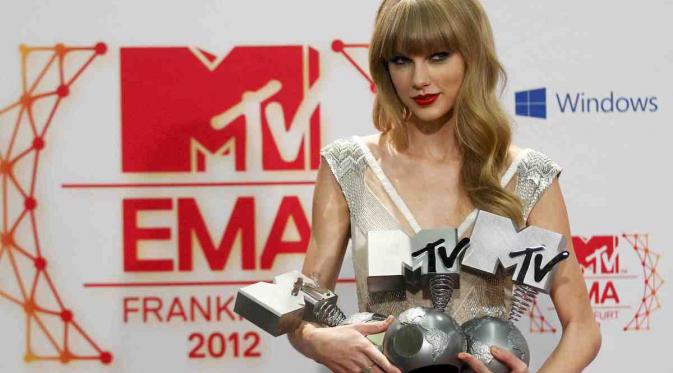 Taylor Swift di ajang MTV EMA 2012