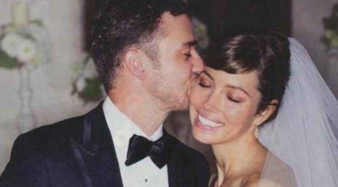 Justin Timberlake saat menikahi Jessica Biel, Oktober 2012 silam [foto: People]