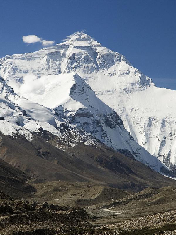 Everest. | via: commons.wikimedia.org