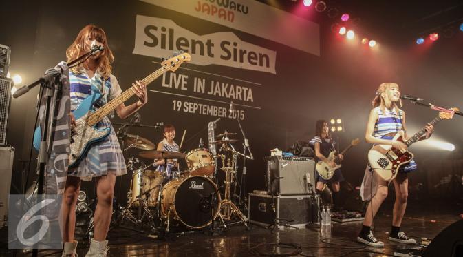 Aksi panggung band cewek asal Jepang, Silent Siren. [Foto: Faisal Fanani/Liputan6.com]