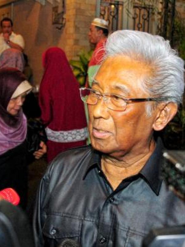 Pengacara senior Adnan Buyung Nasution. 