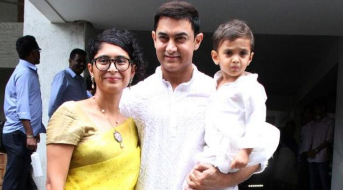 Kiran Rao dan Aamir Khan bersama anak mereka, Azad