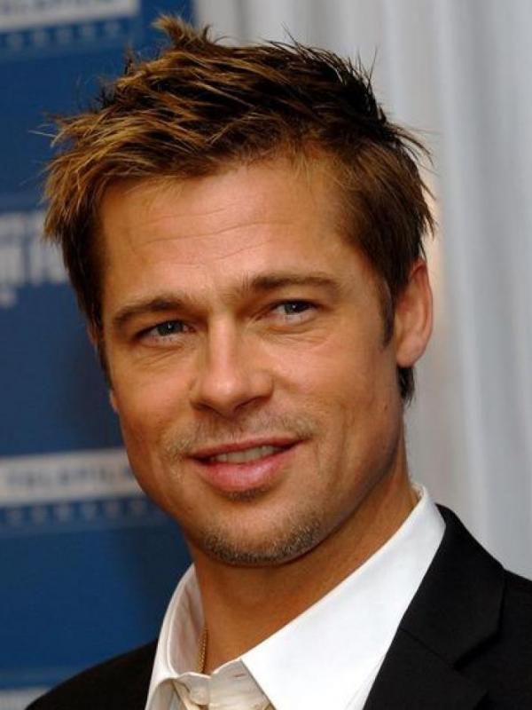 Brad Pitt, 51 tahun. | via: hmssweblog.wordpress.com