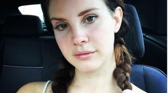 Lana Del Ray 'Nggak' Takut Tampil Tanpa Makeup | via: Instagram