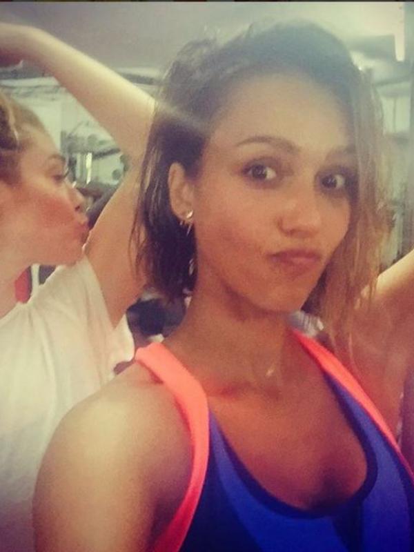 Jessica Alba 'Nggak' Takut Tampil Tanpa Makeup | via: Instagram 